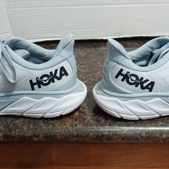 Hoka Gray Athletic Shoes with Cushioned Midsole.....SIZE 7.5...EUC - Picture 3 of 9